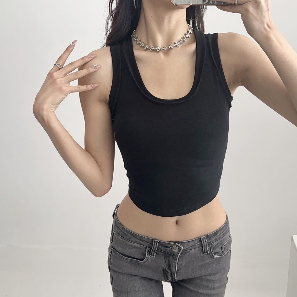 U-neck women wearing small tank tops